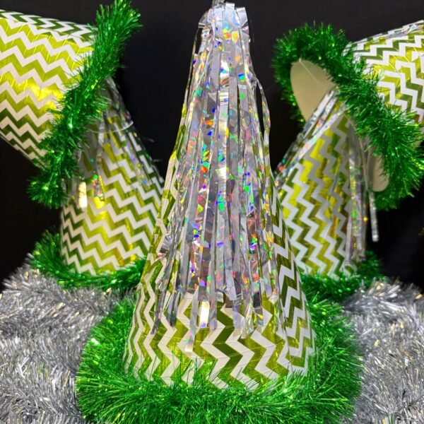 Yeşil Beyaz Zigzag Desenli Püsküllü Parti Şapkası Tüylü Doğum Günü Şapkası 6'lı | ENG-600 |